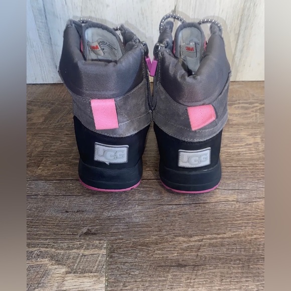 GUC girls UGG Turlock weather boots size 4 - Picture 4 of 9